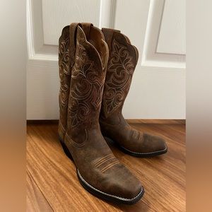 Ariat round up square toe western boot